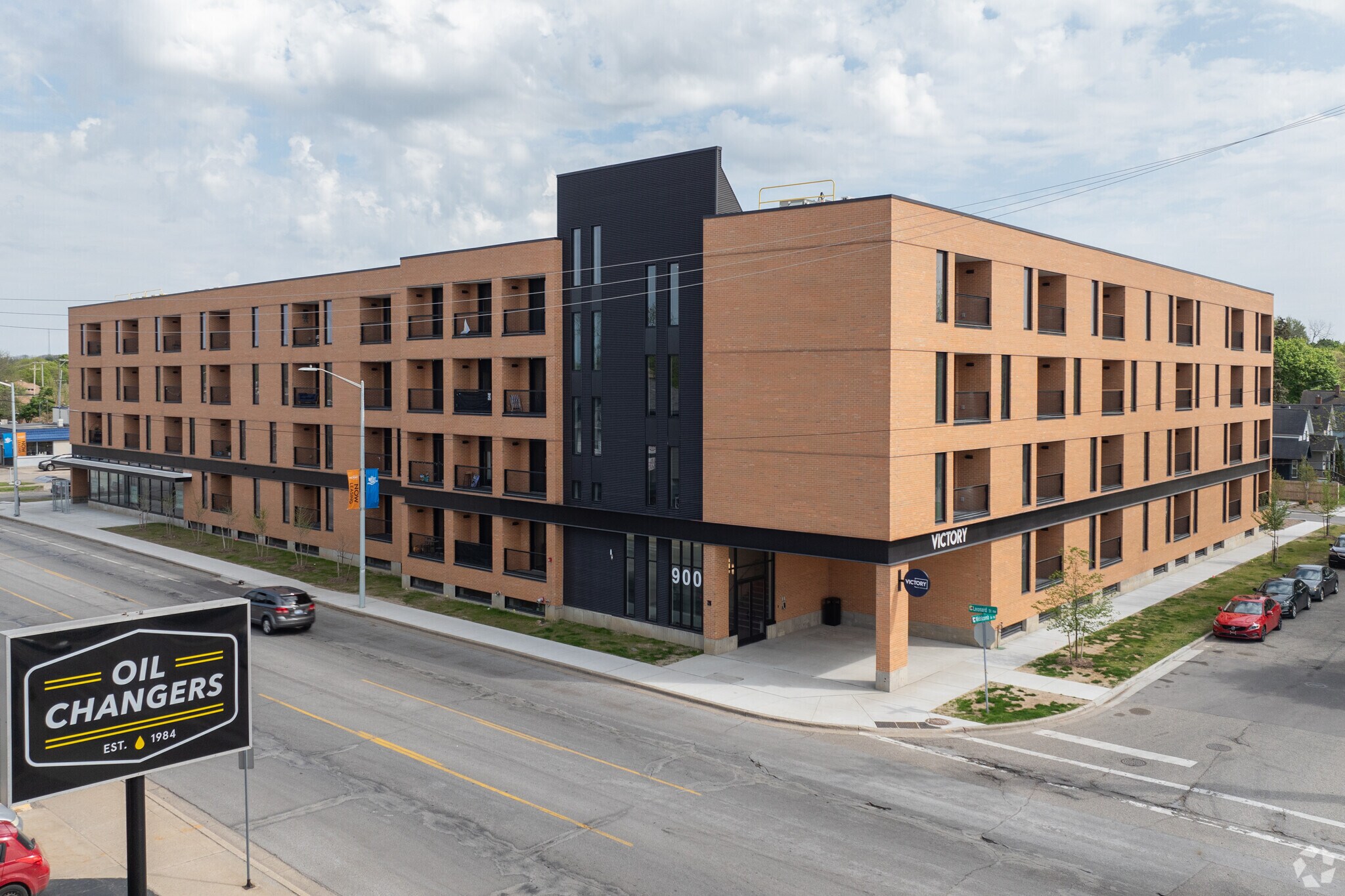 900 Leonard St NW, Grand Rapids, MI for lease Primary Photo- Image 1 of 37