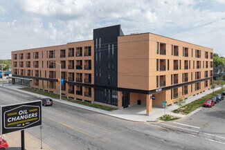 Plus de détails pour 900 Leonard St NW, Grand Rapids, MI - Commerce de détail à louer