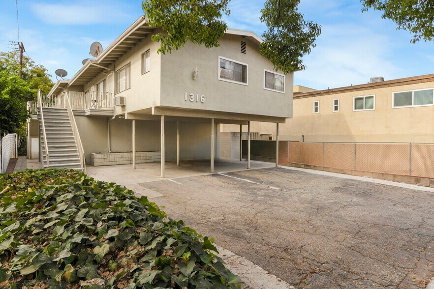 1316 Barrington Way, Glendale, CA à vendre - Photo du bâtiment - Image 2 de 19