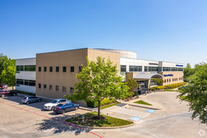 7150 N President George Bush Tpke, Garland, TX à louer - Photo du bâtiment - Image 2 de 7