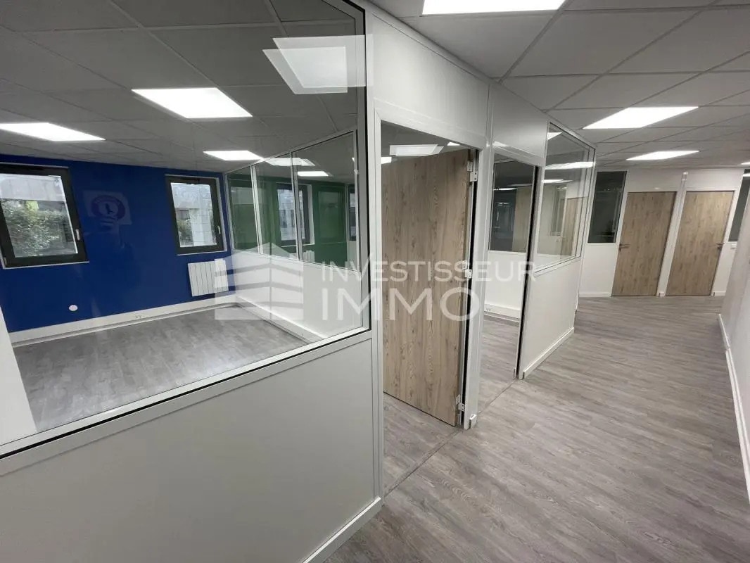 Bureau dans Avon à louer Photo du bâtiment- Image 1 de 26