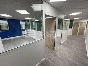 Bureau dans Avon à louer Photo du bâtiment- Image 1 de 26