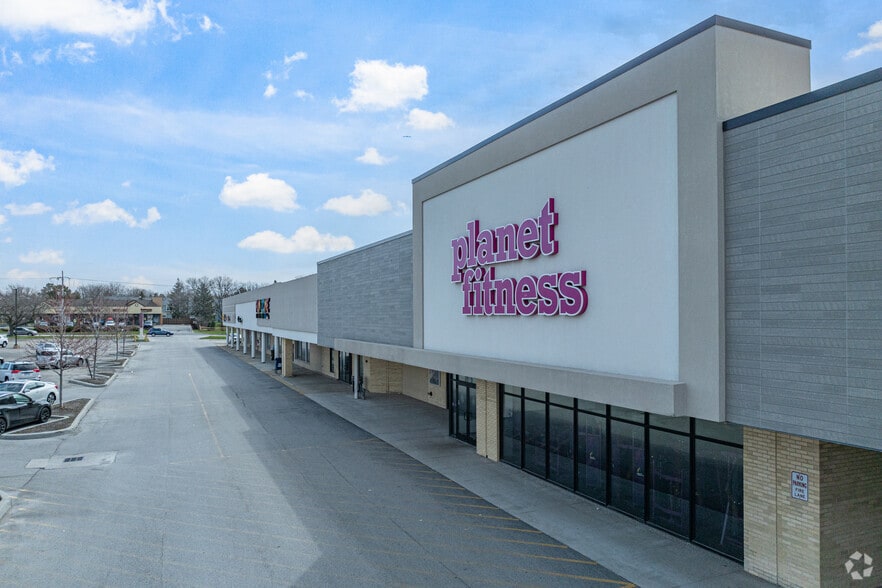 2001-2153 63rd St, Downers Grove, IL à louer - Photo du bâtiment - Image 2 de 5