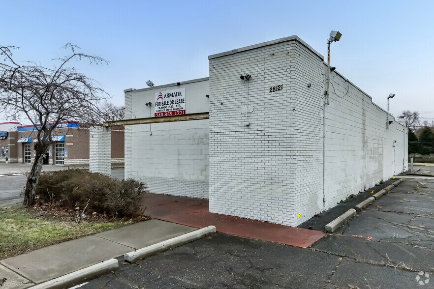 28121 Plymouth Rd, Livonia, MI à louer - Photo du bâtiment - Image 1 de 7