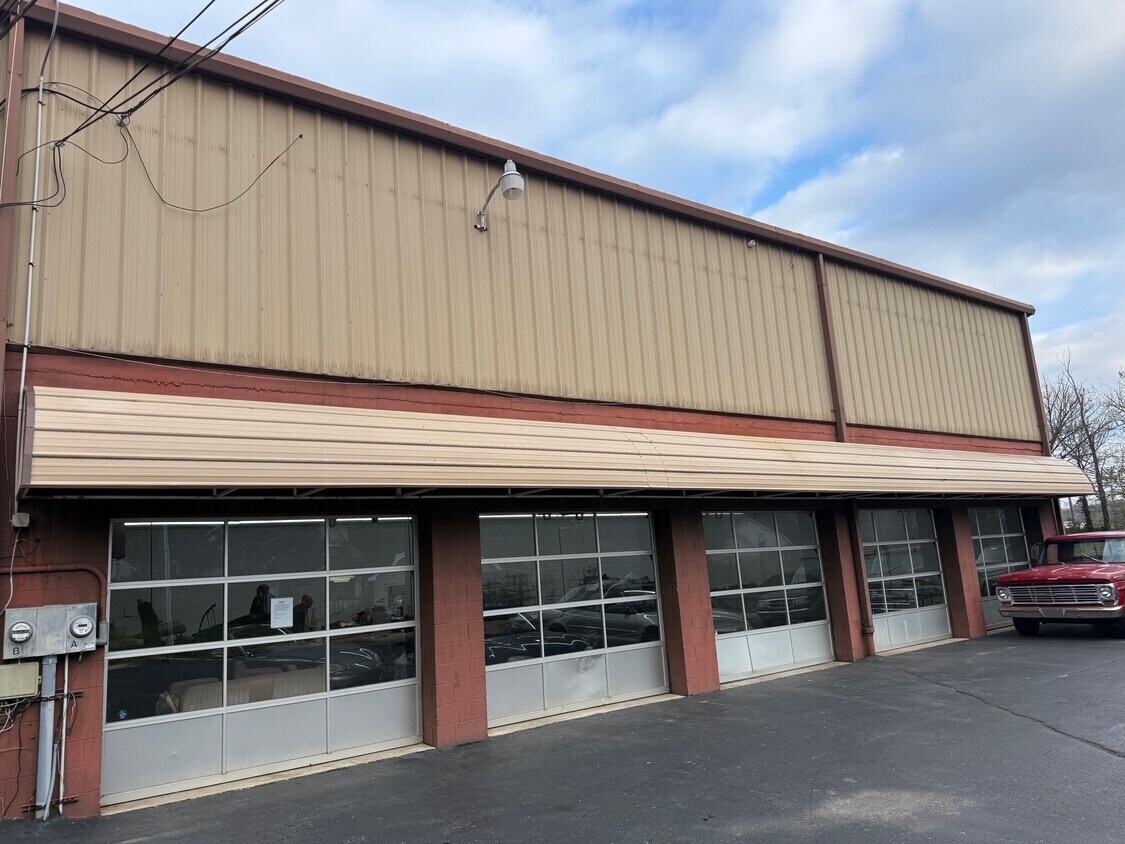 715 E Spring St, Cookeville, TN for lease Primary Photo- Image 1 of 5