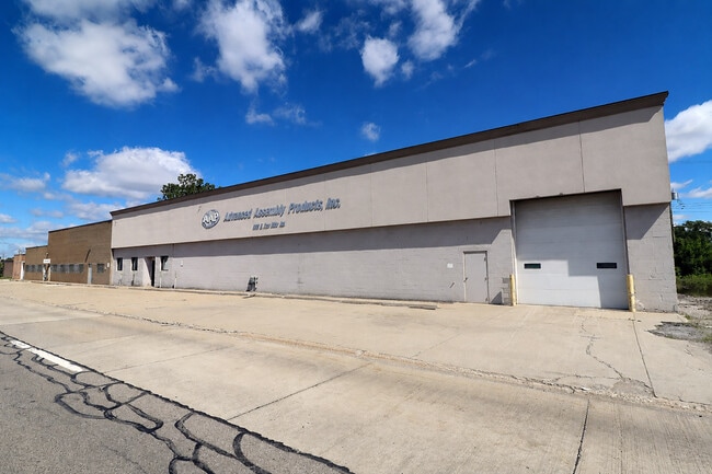 Plus de détails pour 813 & 839 E Ten Mile Rd, Madison Hts, Madison Heights, MI - Industriel à vendre