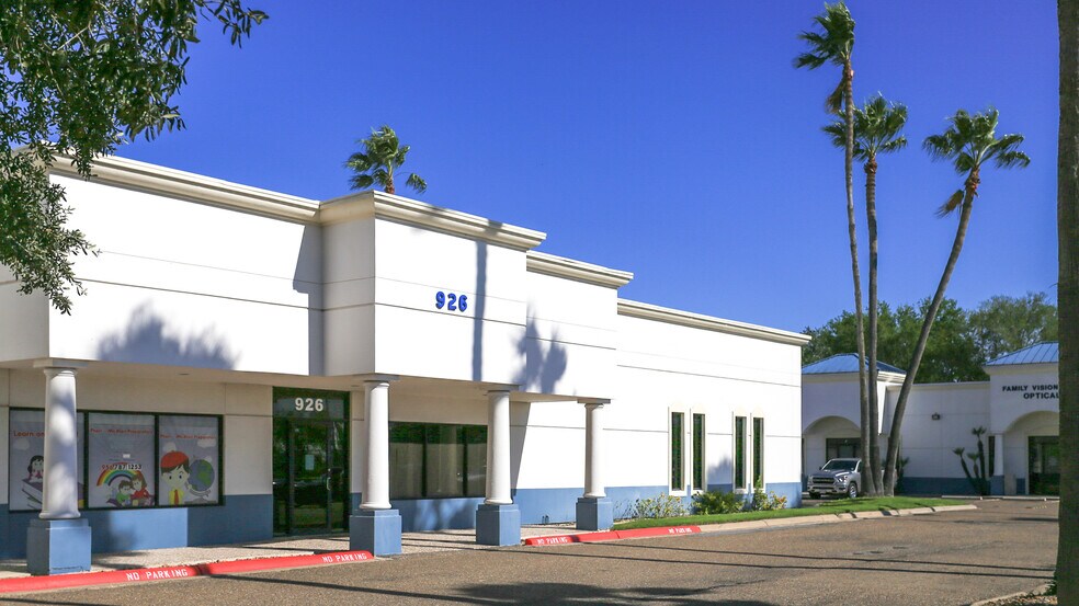 926 W Sam Houston Blvd, Pharr, TX for lease - Building Photo - Image 2 of 9