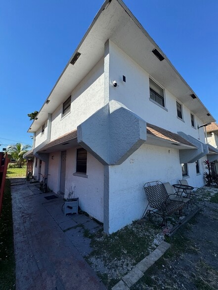 1741 SW 40th Ter, Fort Lauderdale, FL for sale - Building Photo - Image 2 of 18