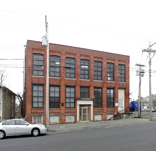 Plus de détails pour 209 Center St, Bridgeport, CT - Bureau, Industriel à louer