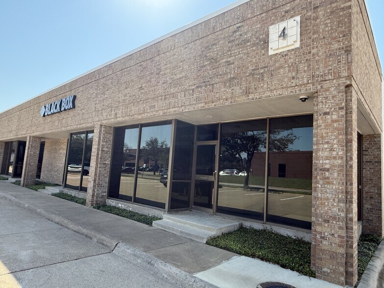 701 E Plano Pkwy, Plano, TX à louer - Photo du bâtiment - Image 3 de 9