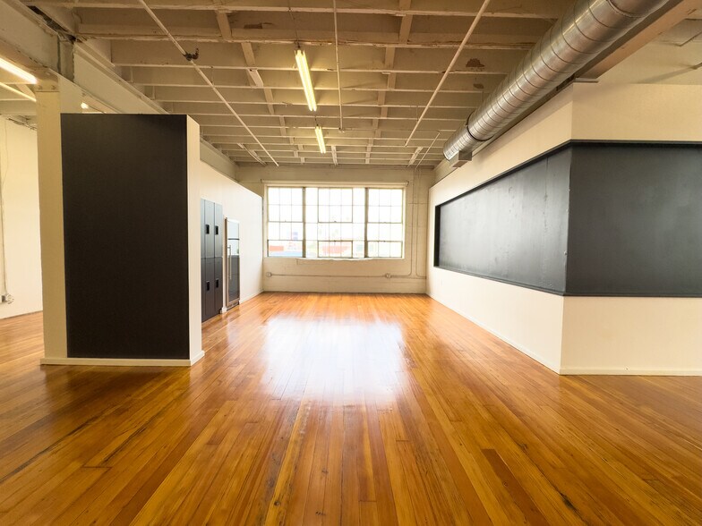 1110 N Beachwood Dr, Los Angeles, CA à louer - Photo intérieure - Image 3 de 7