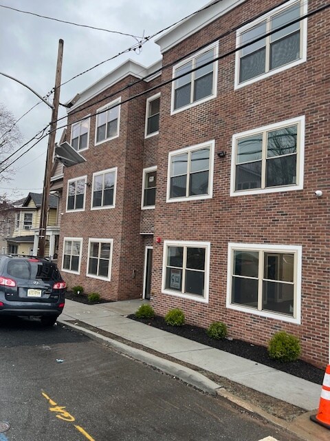 18 Unit Multifamily Portfolio portefeuille de 2 propriétés à vendre sur LoopNet.ca Photo du bâtiment- Image 1 de 13