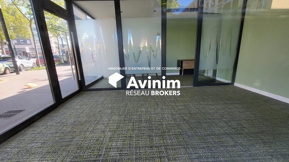 Retail in Le Havre for lease - Interior Photo - Image 2 of 4