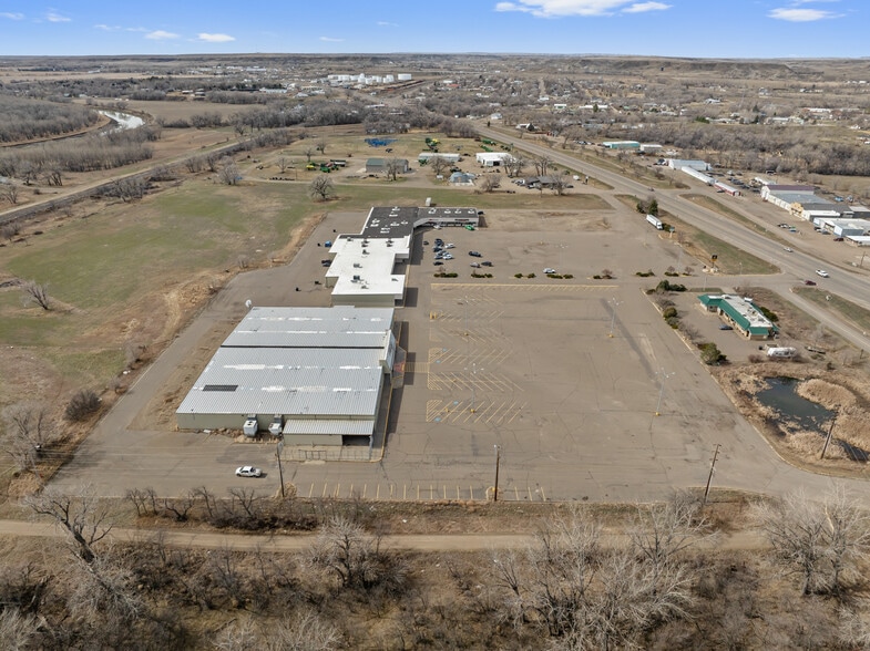1515 W Bell St, Glendive, MT for sale - Building Photo - Image 3 of 7