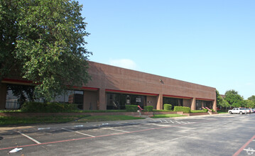 2010-2044 N State Highway 360, Grand Prairie, TX à louer Photo du bâtiment- Image 1 de 4