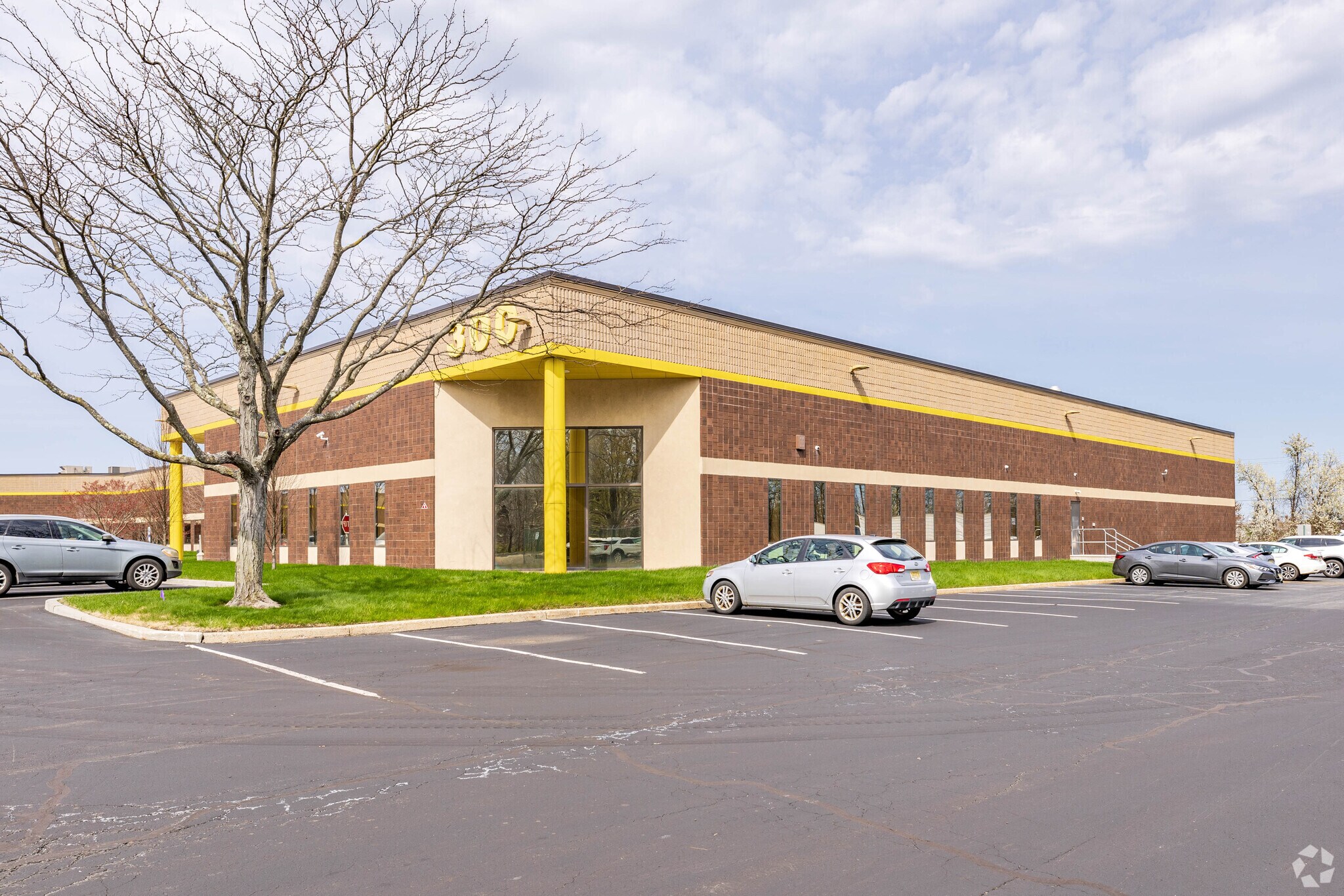 300 Columbus Cir, Edison, NJ for lease Primary Photo- Image 1 of 6