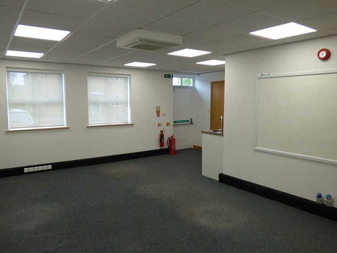 9-10 Ardent Ct, Henley In Arden for sale - Interior Photo - Image 3 of 6