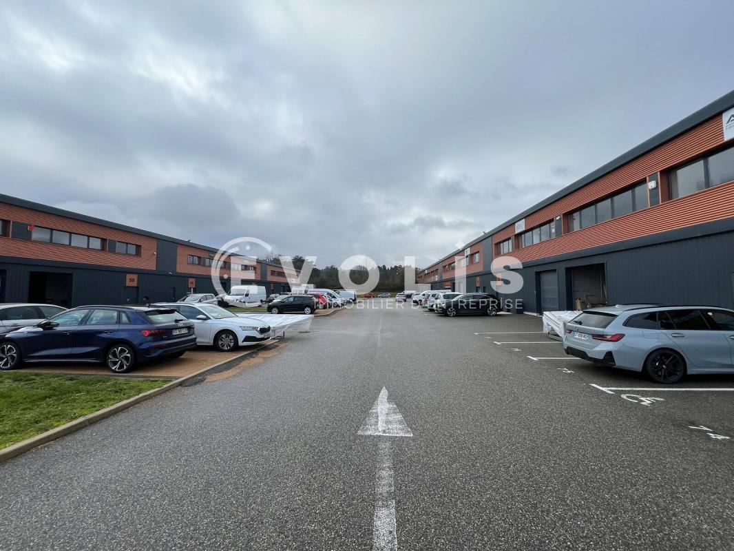 Flex in Vaulx-Milieu for sale Building Photo- Image 1 of 23