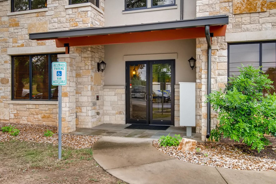 2806 Flintrock Trace, Lakeway, TX for sale - Other - Image 2 of 34