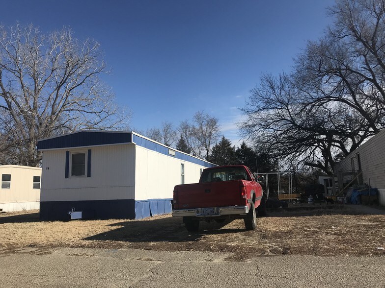 364 Grant Ave, Junction City, KS à vendre - Photo du bâtiment - Image 3 de 8