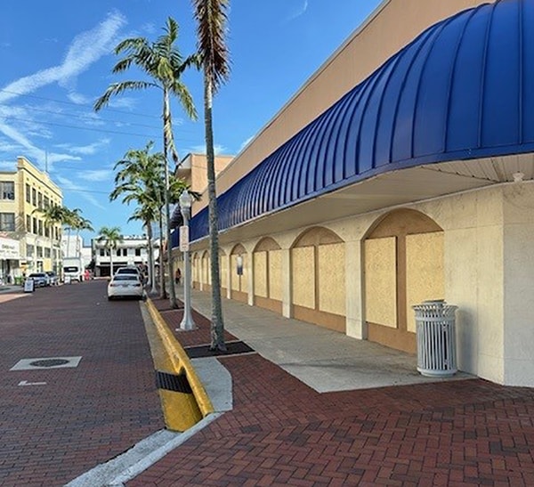 1515 Broadway, Fort Myers, FL for sale - Building Photo - Image 3 of 11