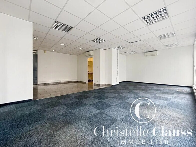 Bureau dans Illkirch-Graffenstaden à louer - Photo du bâtiment - Image 1 de 6