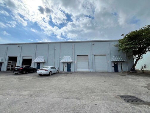 2696 NW 31st Ave, Lauderdale Lakes, FL à louer - Photo du bâtiment - Image 2 de 17