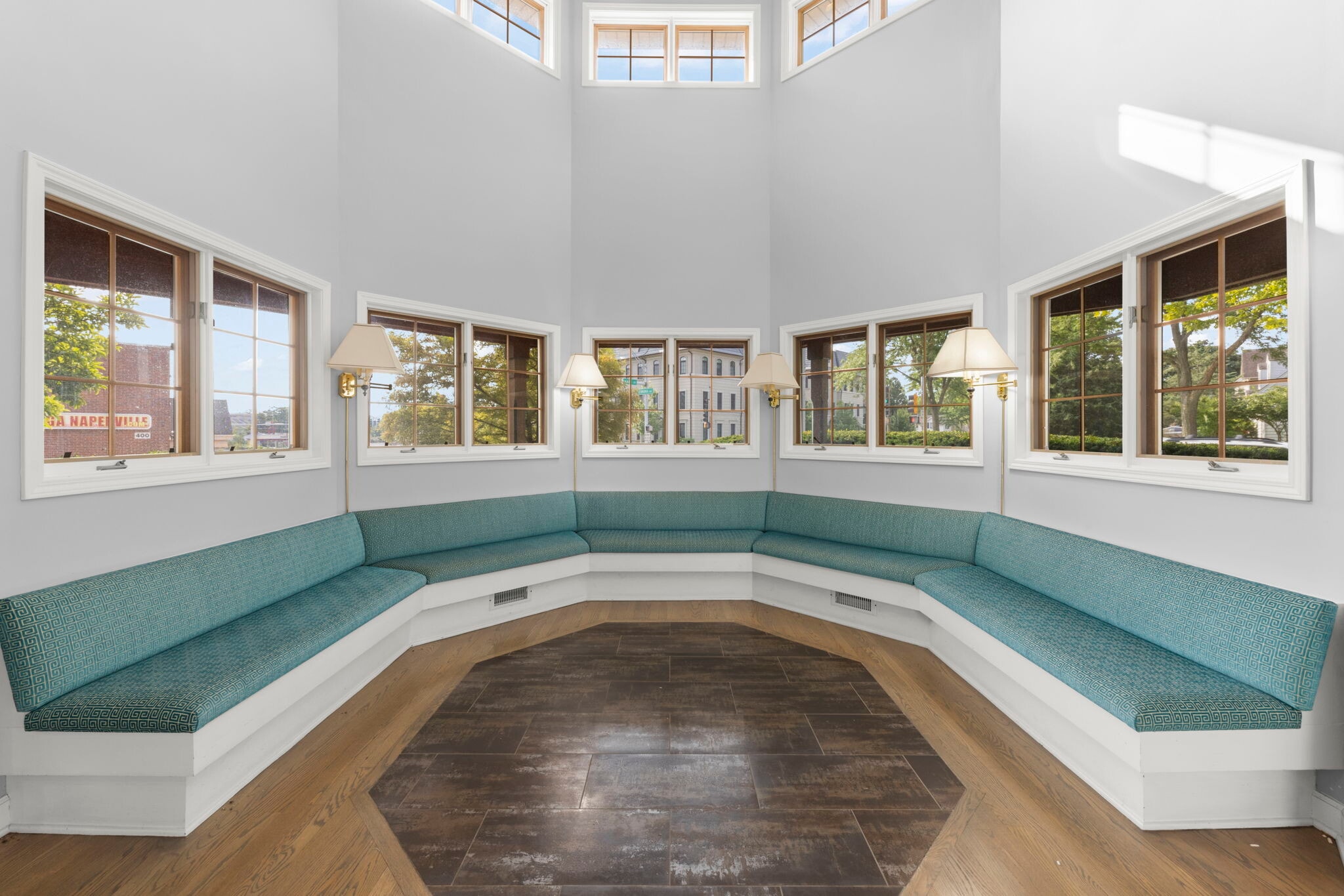 405 S Main St, Naperville, IL à louer Photo intérieure- Image 1 de 15