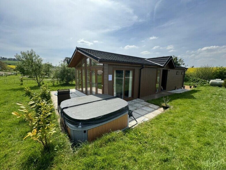 Earthpits Ln, Salisbury à vendre - Photo du bâtiment - Image 2 de 8