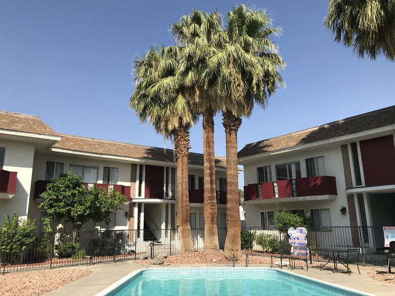 550 Elm Dr, Las Vegas, NV à vendre - Photo du b timent - Image 2 de 25