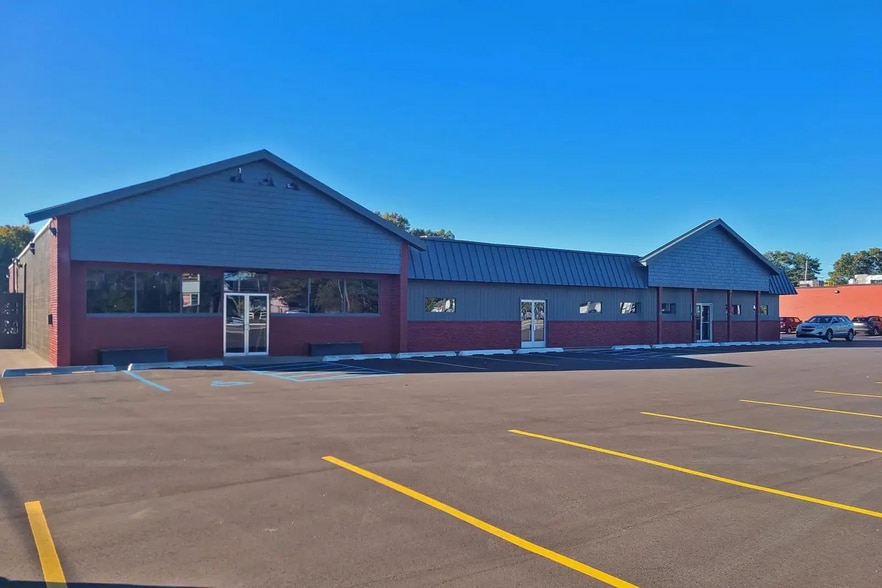 2037 E Laketon Ave, Muskegon, MI for lease - Building Photo - Image 2 of 2