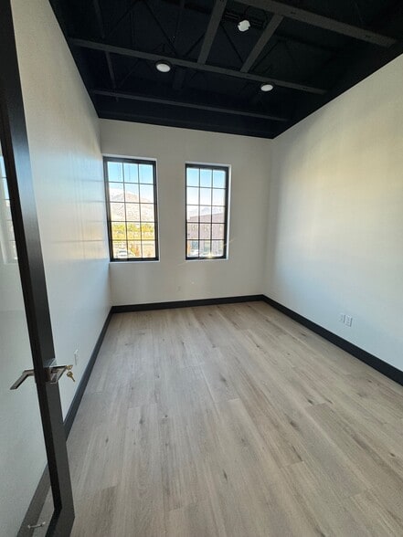 352 S 2000 W, Pleasant Grove, UT for lease - Interior Photo - Image 1 of 5