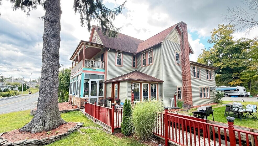 87 Milanville Rd, Beach Lake, PA à vendre - Photo du bâtiment - Image 2 de 57