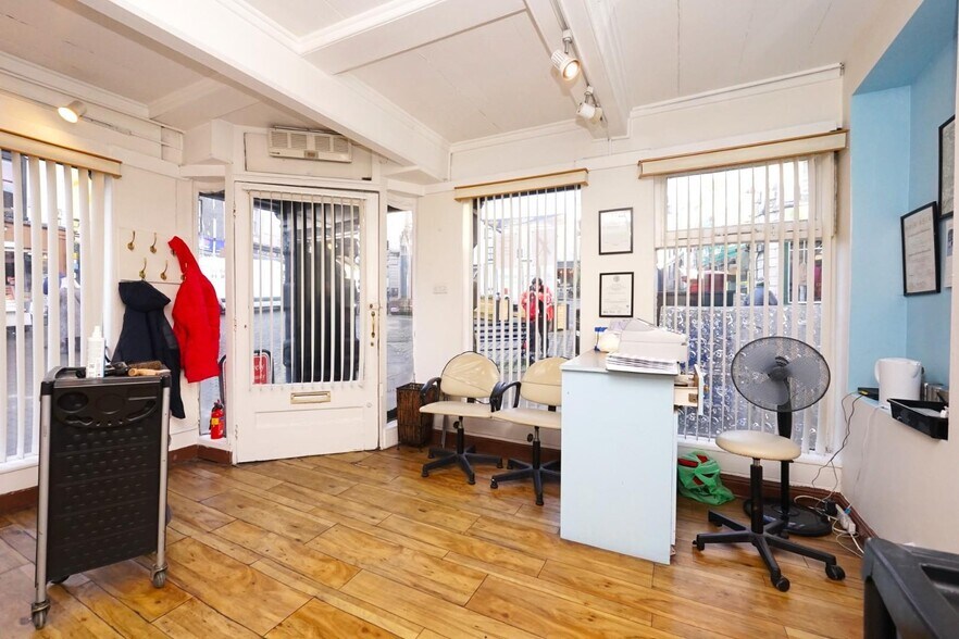 9 Market Pl, Ulverston à vendre - Photo du bâtiment - Image 3 de 17