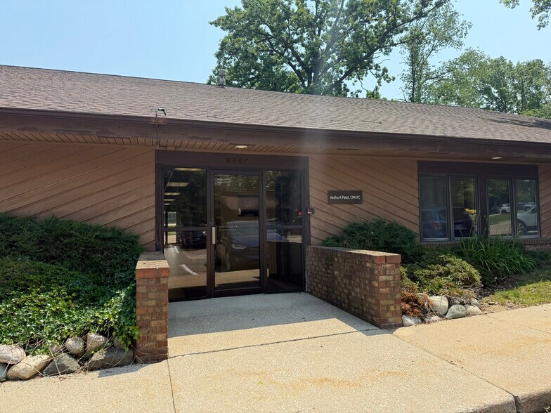 5090-5096 Lovers Ln, Kalamazoo, MI à louer - Photo du bâtiment - Image 2 de 6