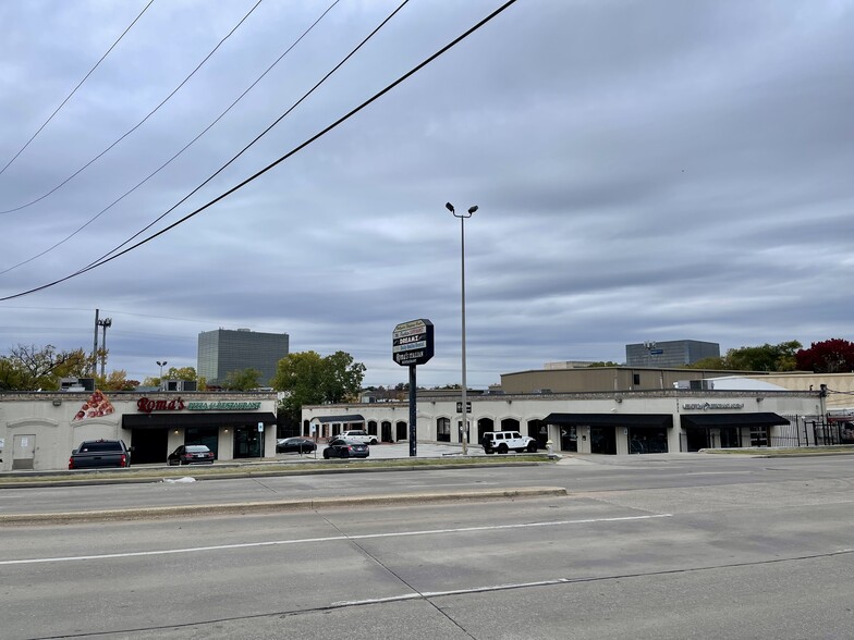 7033-7035 Greenville Ave, Dallas, TX for lease - Building Photo - Image 1 of 2