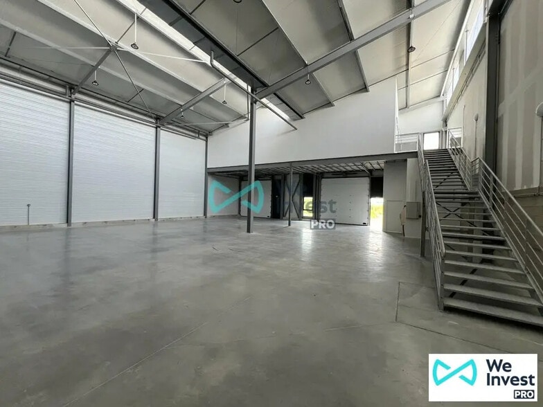 Flex in Cormontreuil for lease - Interior Photo - Image 3 of 6