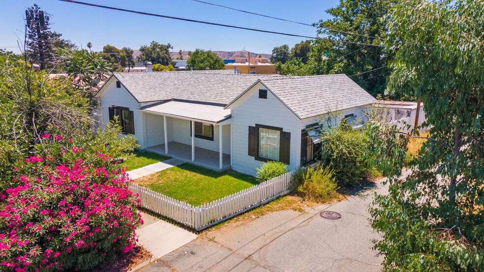 559 Edgar Ave, Beaumont, CA for sale - Primary Photo - Image 1 of 13