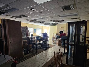 8222 Wurzbach Rd, San Antonio, TX à vendre Photo du bâtiment- Image 1 de 12