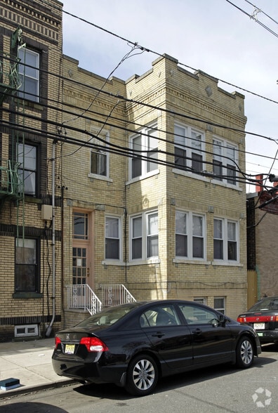 55 66th St, West New York, NJ à vendre - Photo principale - Image 1 de 3
