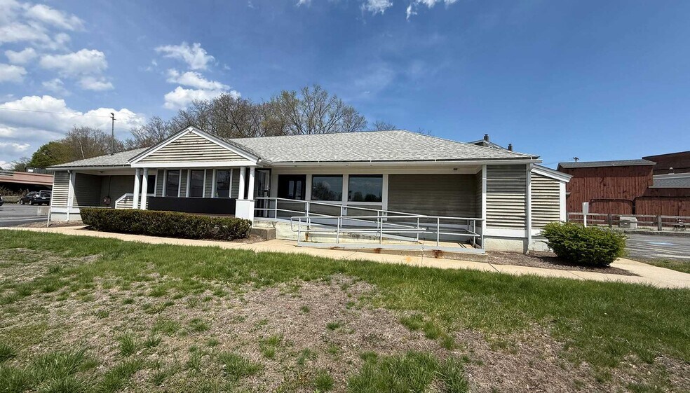1 Park St, Ayer, MA à vendre - Photo du bâtiment - Image 2 de 9