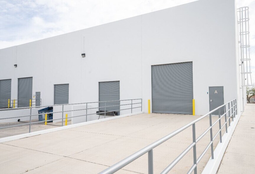 2625 E Craig Rd, North Las Vegas, NV à louer - Photo du bâtiment - Image 3 de 4