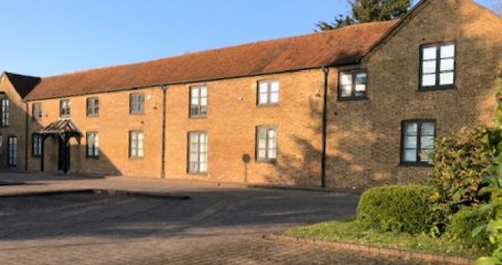 Riding Court Rd, Slough à louer - Photo du bâtiment - Image 2 de 2