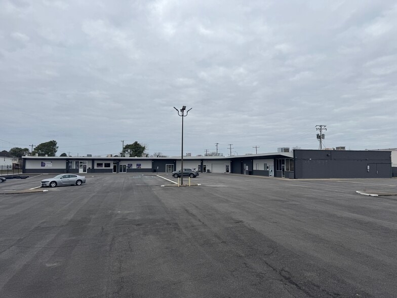 660-670 Lincoln St, Portsmouth, VA for lease - Building Photo - Image 2 of 10