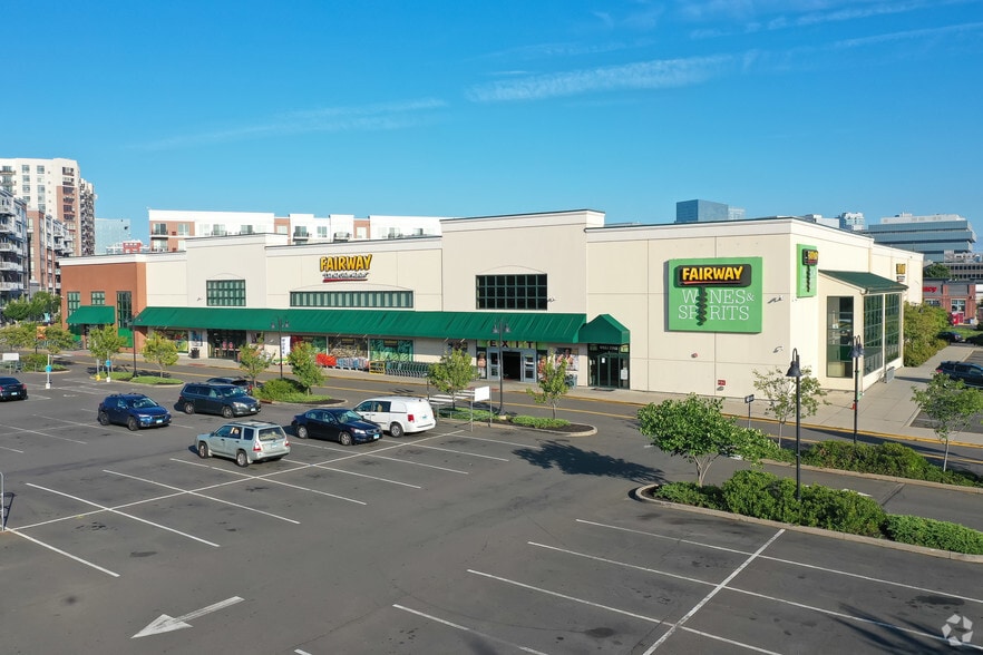 699 Canal St, Stamford, CT for lease - Building Photo - Image 1 of 14