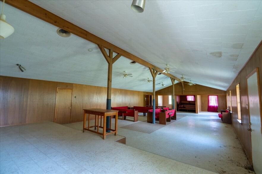 2307 Irving St, West Orange, TX for sale - Interior Photo - Image 2 of 15