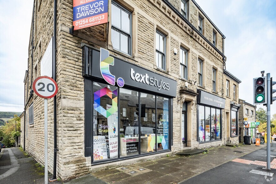 115-117 Albert Rd, Colne à vendre - Photo du bâtiment - Image 3 de 3