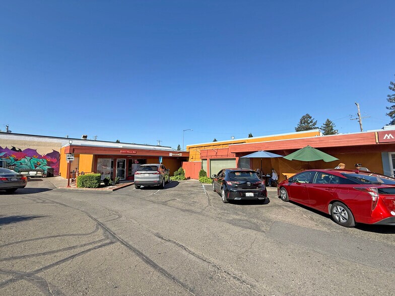 1422 4th St, Santa Rosa, CA à louer - Photo du bâtiment - Image 3 de 3