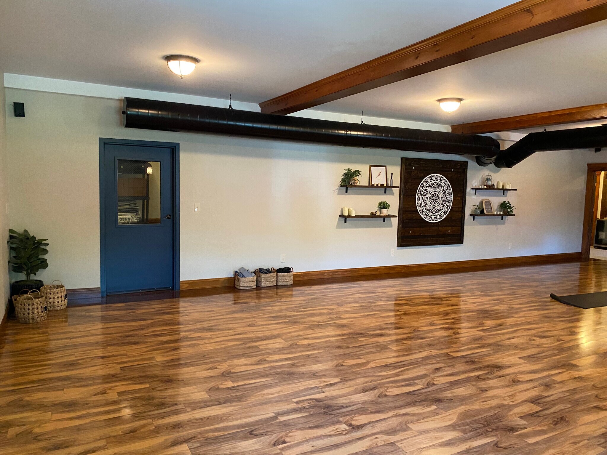 92 N Summit St, Southington, CT for lease Interior Photo- Image 1 of 7