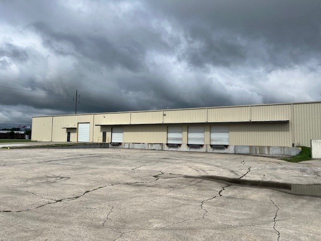 714 Gil Harbin Industrial Blvd, Valdosta, GA for lease - Building Photo - Image 1 of 6